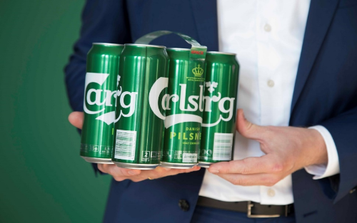 Bao bì bia Snap Pack thân thiện với môi trường được dùng để đóng gói lốc 6 lon Carlsberg.